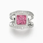 Elegant pink spinel ring surrounded by sparkling white diamonds - VORA RING lucentset
